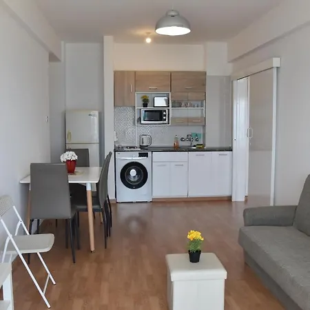 Kolonaki Seaview * لارنكا