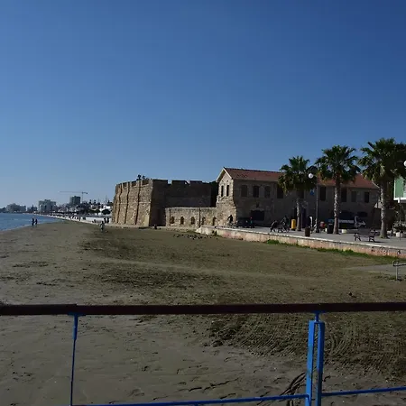 Kolonaki Seaview * لارنكا